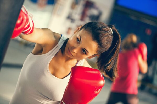 azem-maksutaj-frauenpower-winterthur-wil-boxen-kickboxen-thaiboxen-scaled
